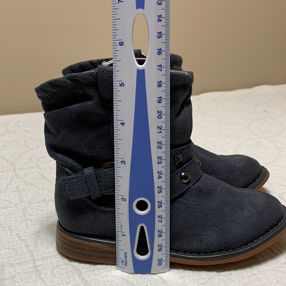 7US Faux Suede Boots by Old Navy - Picture 14 of 15